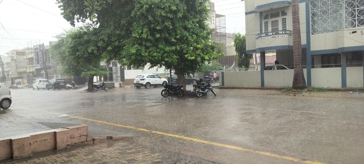 Rain brought relief from heat, temperature dropped