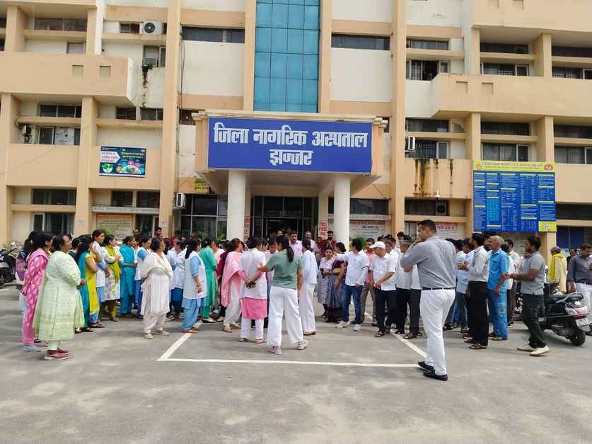 Health officials and employees boycotted work for an hour, patients were troubled