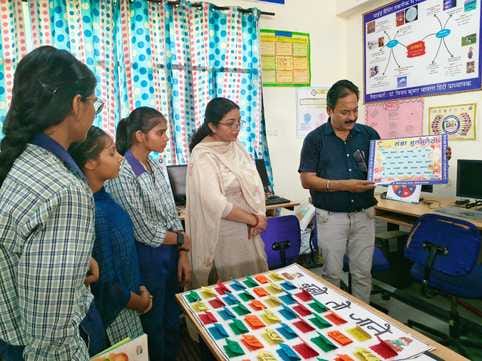 The team of Kyodak School visited the Hindi Language Lab