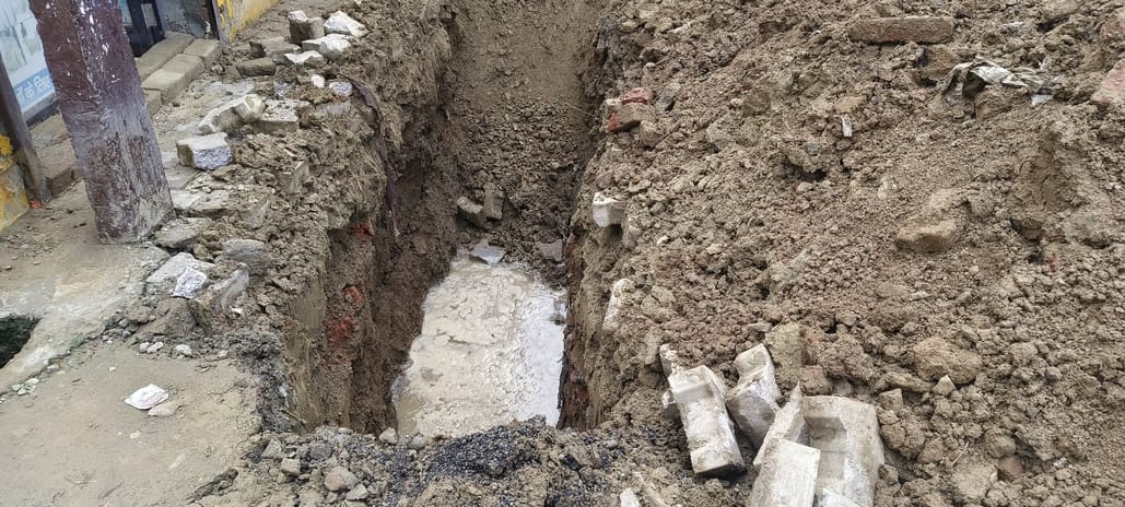 Water is entering the foundation of houses and shops due to broken pipeline