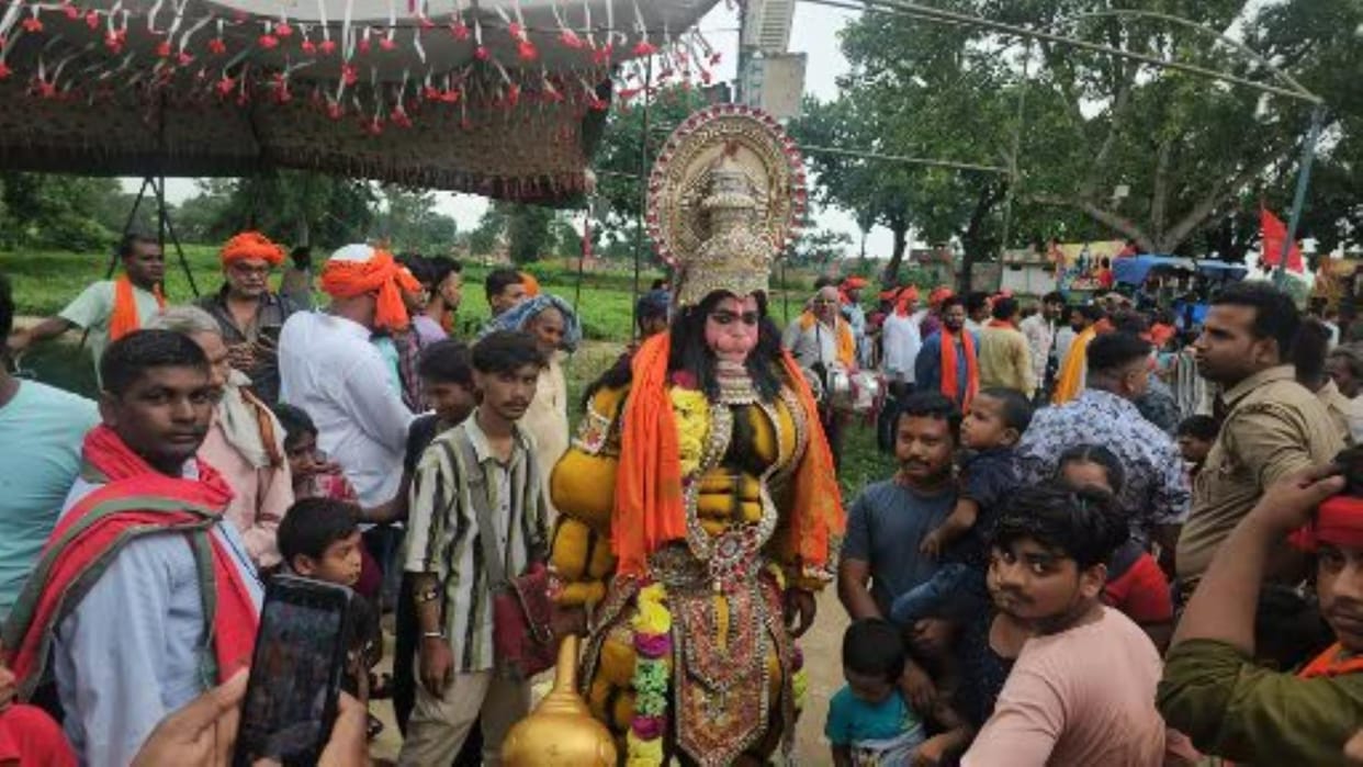 Mahaveeri flag procession took place for three kilometers with faith and bravery