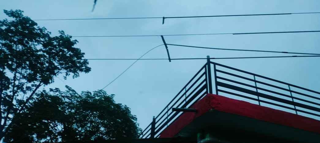 High voltage electricity wire fell on a house in Bandol village