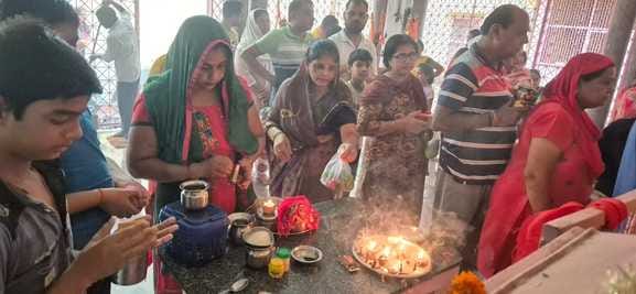 Crowds of devotees gathered for Jalabhishek in Bilari too