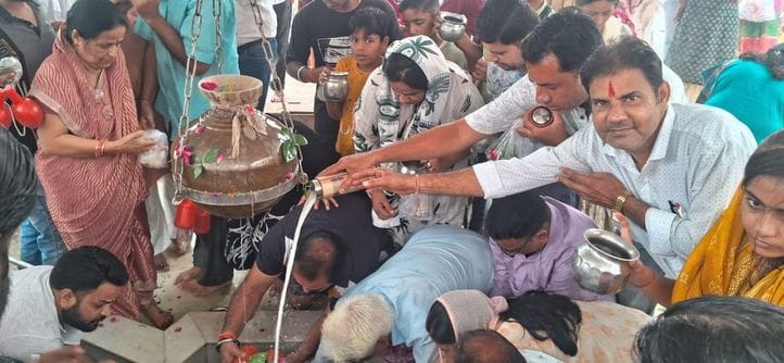 Shiva temple reverberated with the chants of Bhole Nath, Jalabhishek was done