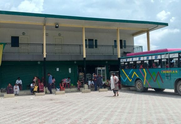 Bhanjradu bus stand lacks facilities, risk of accident