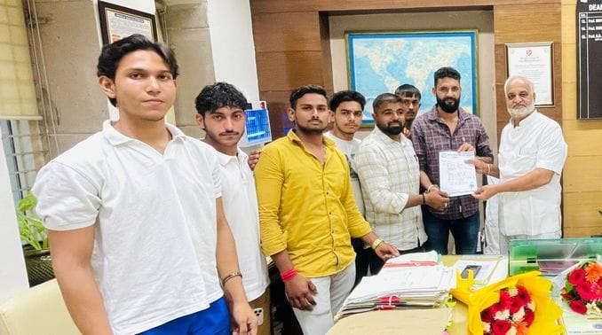 Students protest in MDU, submit memorandum to Vice Chancellor