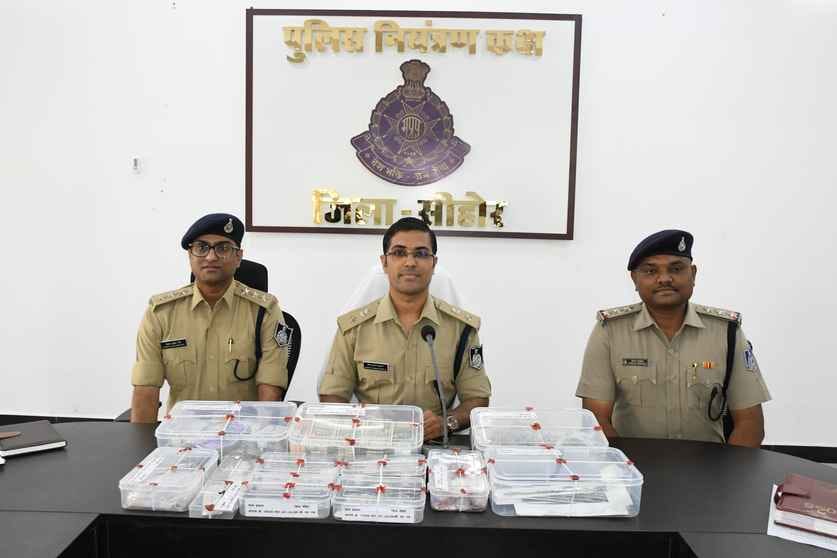 एसपी दीपक शुक्ला ने किया चोरी का खुलासा