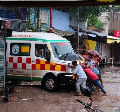 Ambulance got stuck in an open chamber in Kadaura, pregnant woman had to be taken on foot