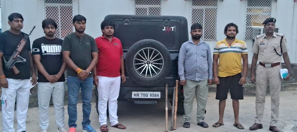 Five youths roaming in Kali Thar were arrested