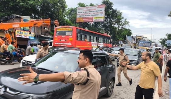 A truck loaded with cement broke down, the highway was blocked for an hour