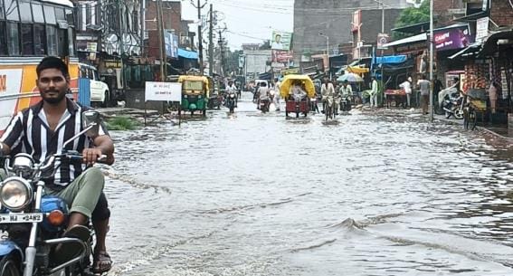 Badra rained for 14 hours in Ganjdundwara, waterlogging occurred