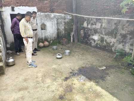 Tikamgarh News: A young man was killed by attacking his head with a sharp weapon