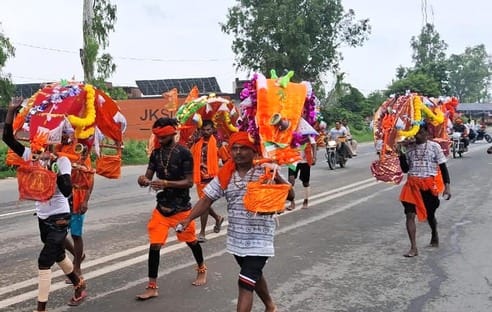 Shiva temple reverberated with the chants of Bhole Nath, Jalabhishek was done