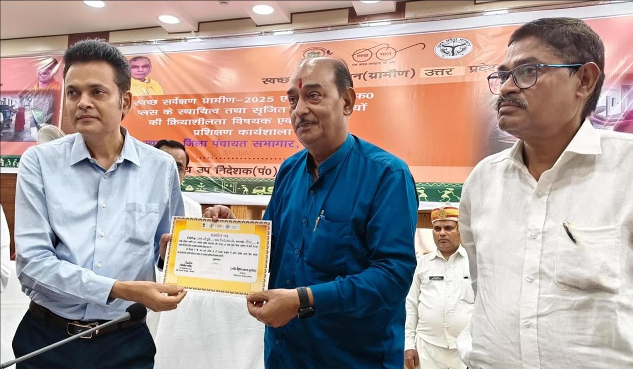Officers and employees who did better work for cleanliness were honored