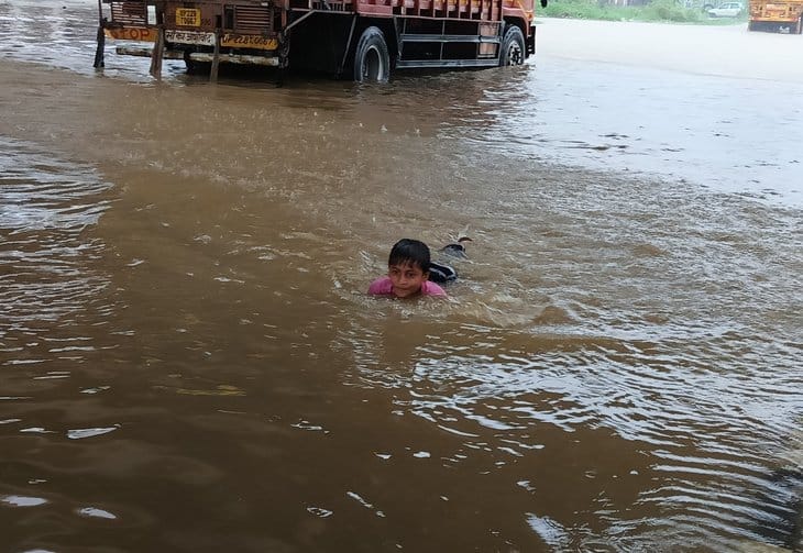 Rivers overflowed, water reached residential areas and highways