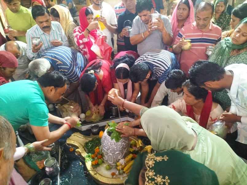 On the last Monday of Sawan, chants of 'Bam Bhole' reverberated in the Shiva temples