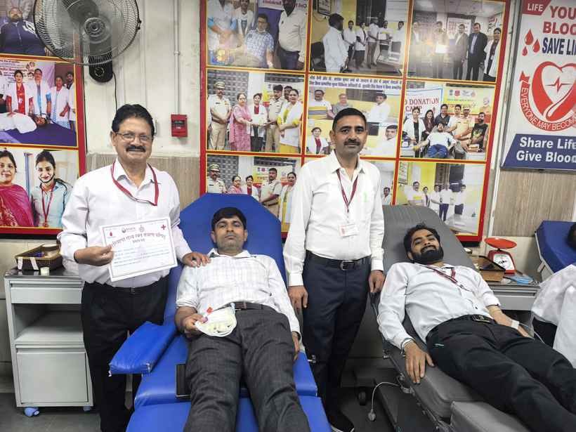 52 blood donors donated blood in the camp