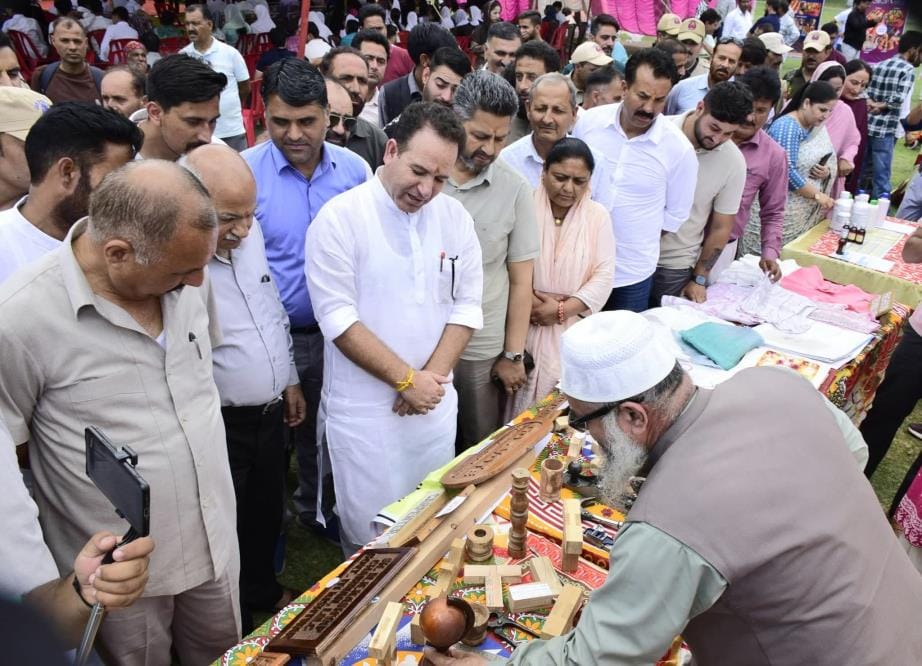 Kishtwar, Aankansha Hot, Honor Programme