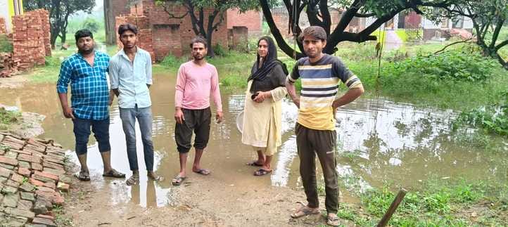 The pond overflowed due to rain, water entered the houses as well as the fields