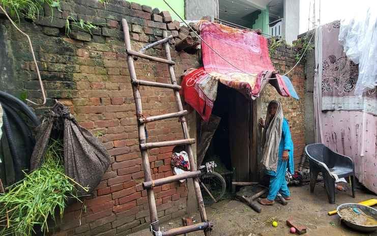 The roof of a kutcha house collapsed due to rain