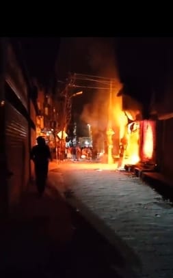 Goods burnt due to fire in mobile shop
