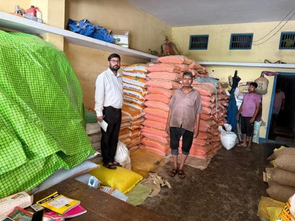 District Agriculture Officer checking fertilizer in Mendhawal