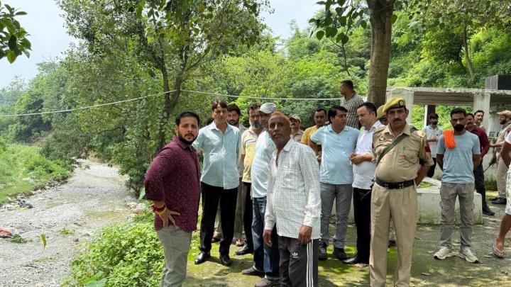 Katra, Arli Hansali, MLA, Listening Problems