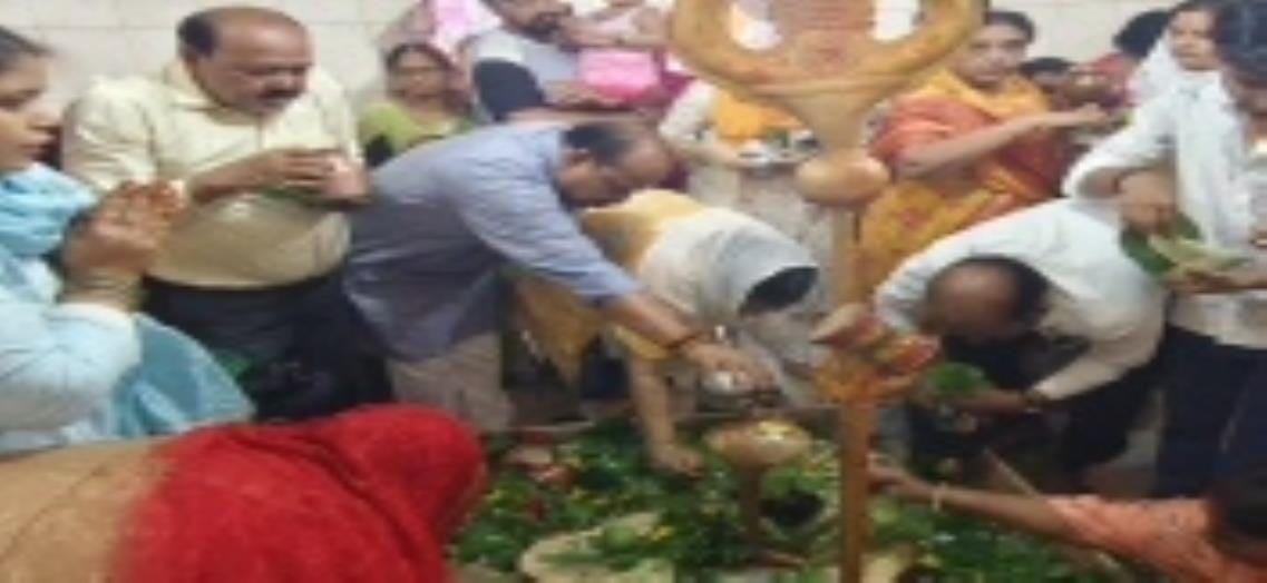 Devotees from more than 11 districts reached to see the Shivling found during the excavation