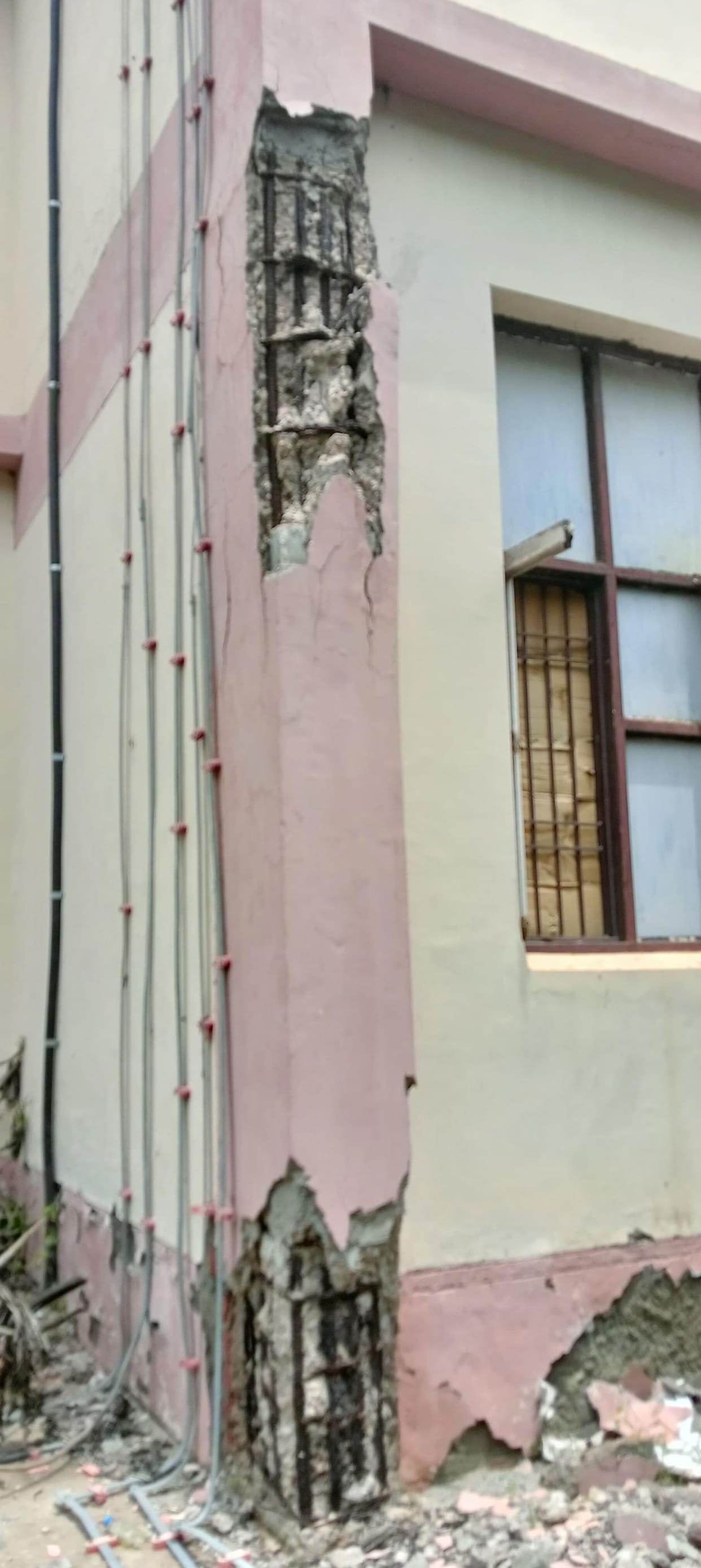 civil hospital building in bad condition