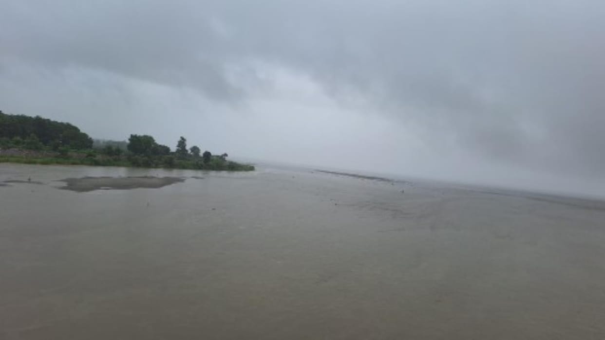 Flood: Gandak reached close to the red mark