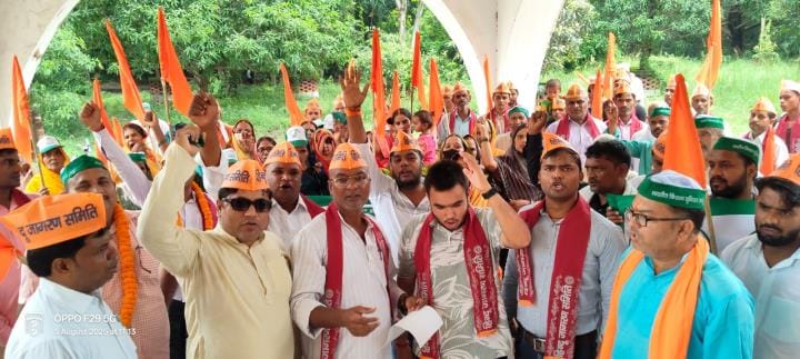 Demand for providing rights to farmers was raised, memorandum was submitted