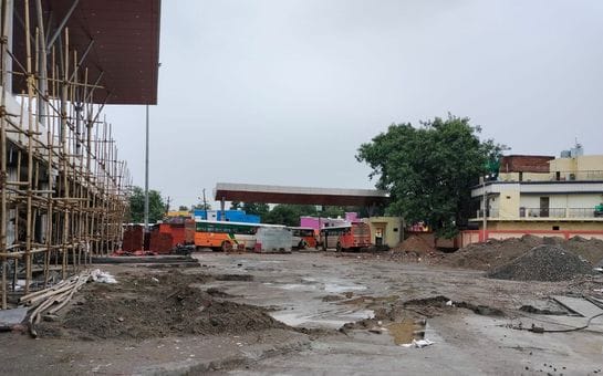 The floor of the bus station is incomplete, buses started operating from Bareilly turn and Hathauda intersection