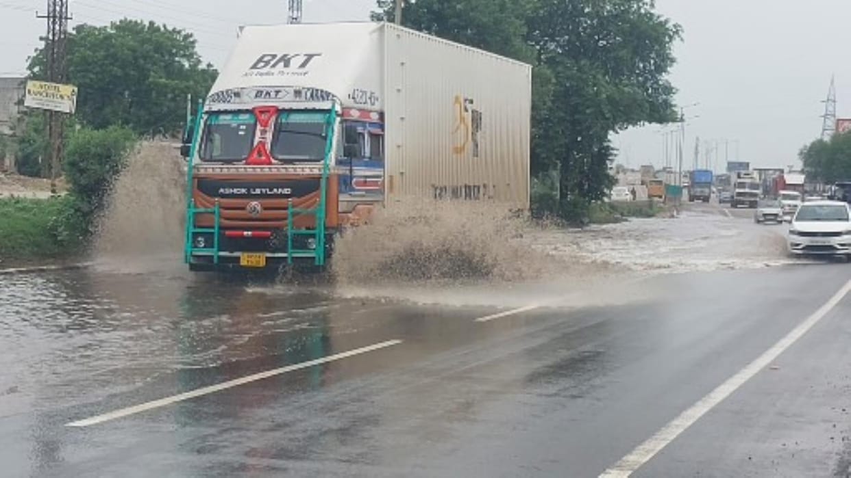 Heavy rain for two days, streets submerged