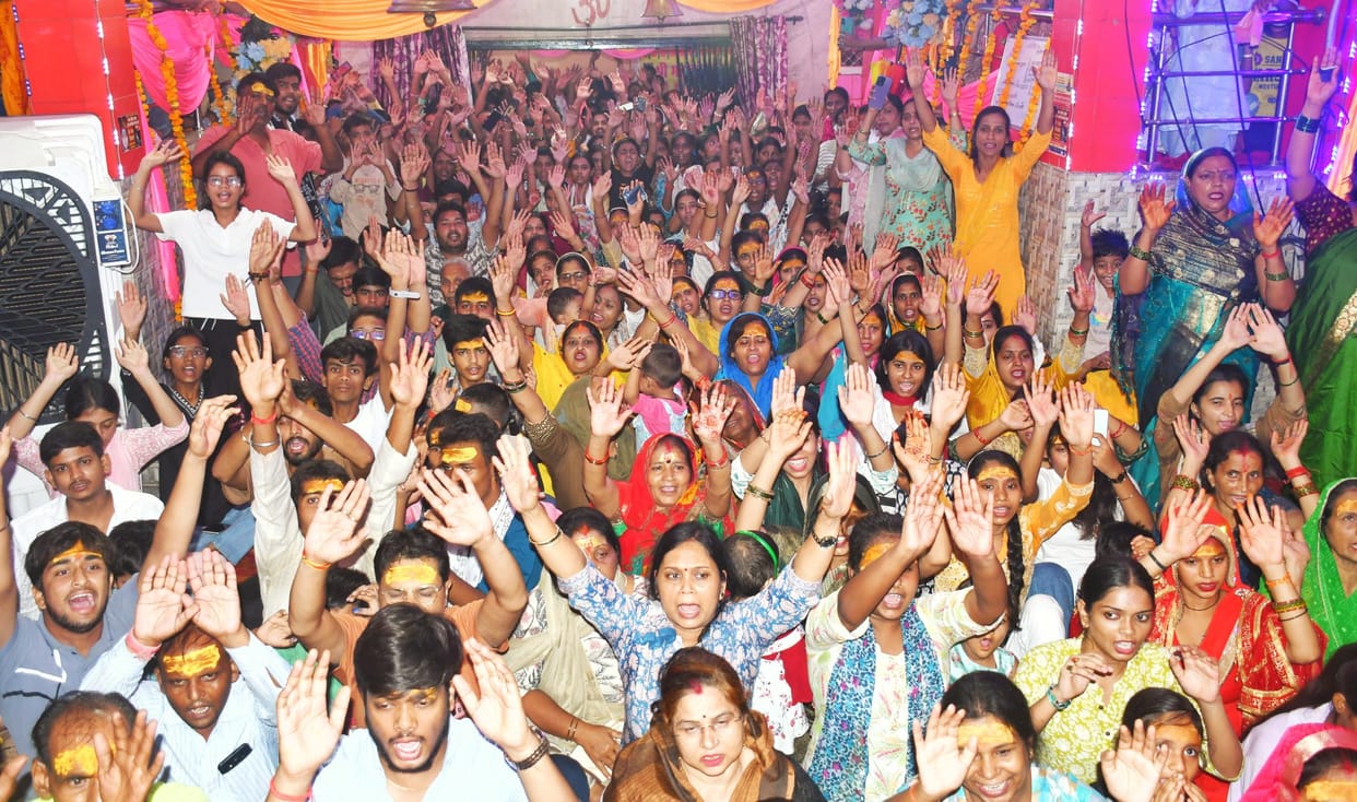 Devotees in Shiva temples, clouds from the sky performed Jalabhishek