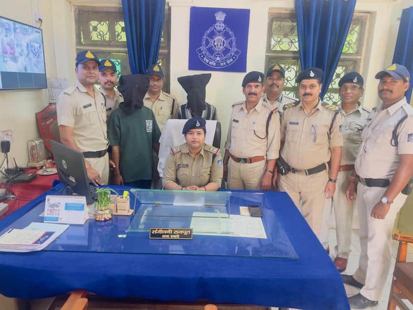 पुलिस की गिरफ्त में आरोपी