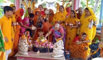 Devotees gathered in Shiva temples, performed Jalabhishek and bowed their heads