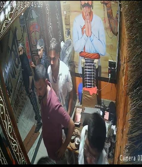 Two youths intoxicated assault child in restaurant, beat manager and staff