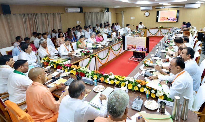 Honorables gave development proposals to the state head who came on tour