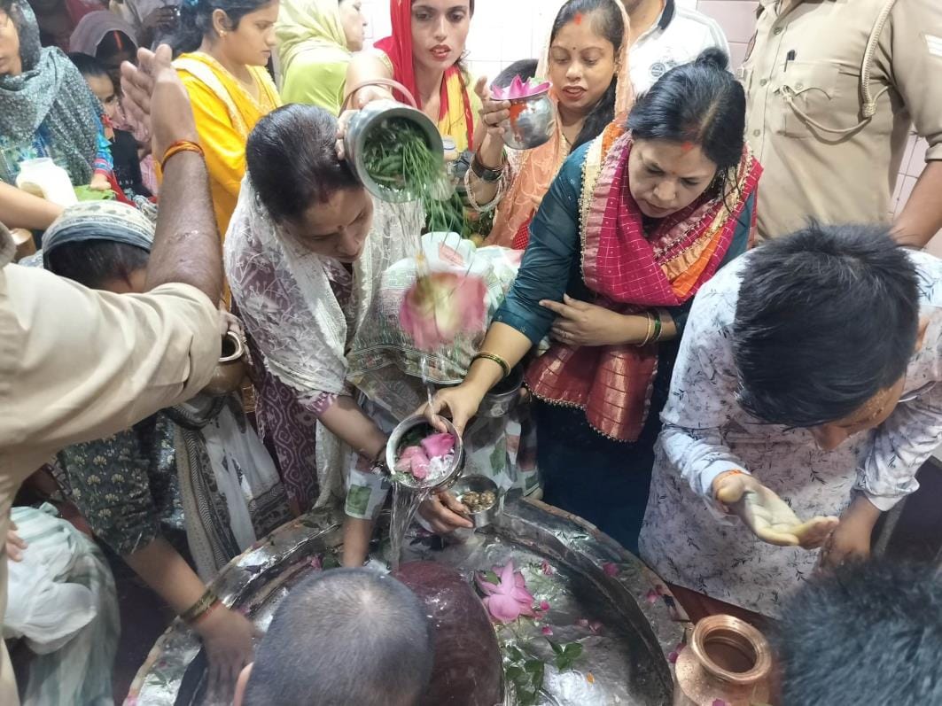 Seeking prosperity by doing Jalabhishek of Mahadev