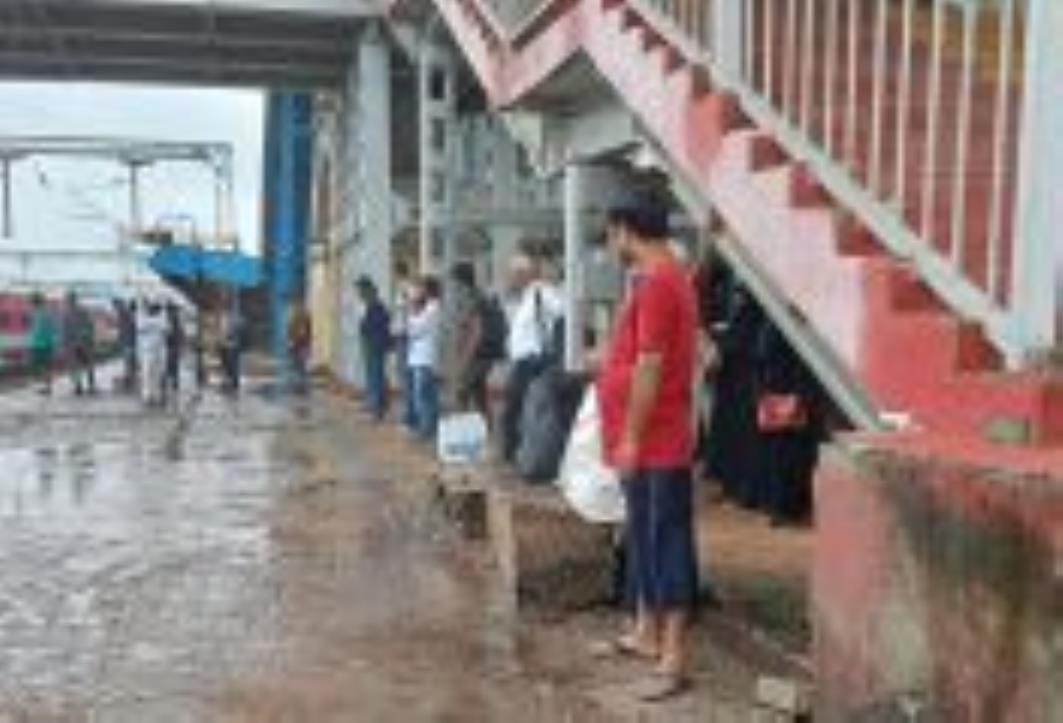 Udyog Nagari arrived more than five hours late
