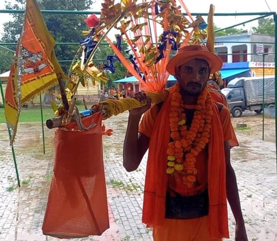 Kanwad filled in Haridwar, walked 550 km on foot to perform Abhishek of Nageshwarnath