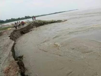 4.50 lakh cusecs of water released from barrages, crop erosion intensifies