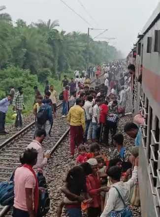 When smoke came out from the wheels of the train, it stood idle for 15 minutes