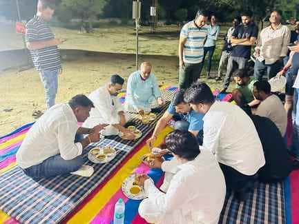 धरने पर बैठे विधायक