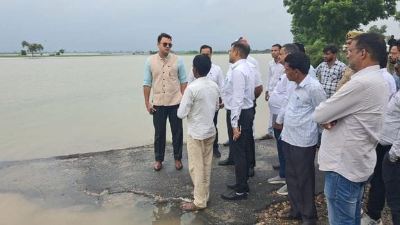 80 thousand cusecs of water released from Narora, water level of Ganga above danger mark