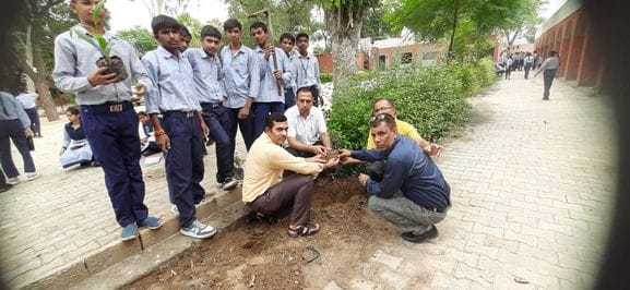 Students planted trees to protect the environment