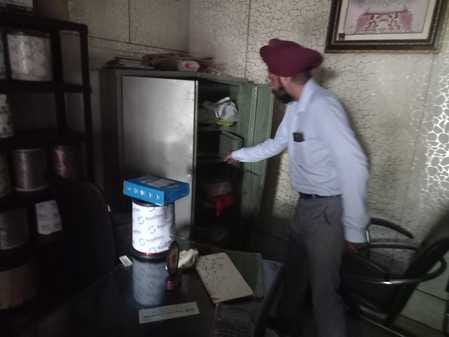 Theft in two shops of Rai Market, miscreants took away cash and AC at gunpoint