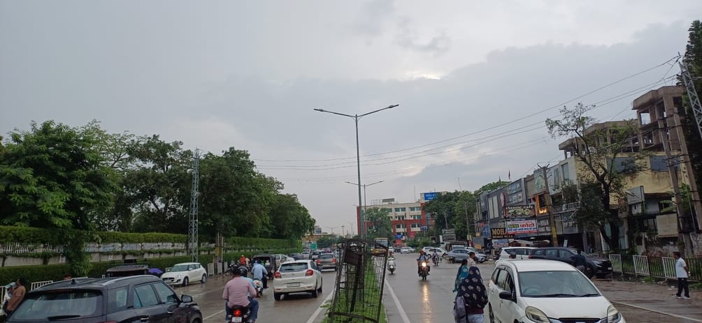 There was heavy rain at night and light rain during the day, there was also humid heat