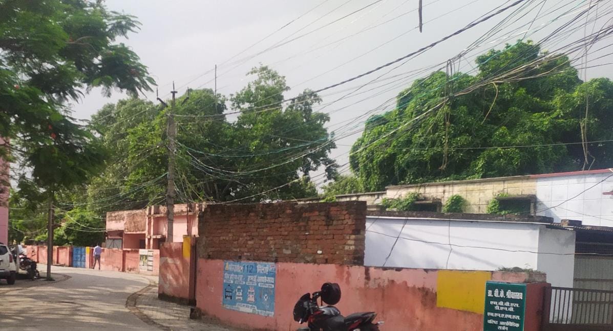 Electric wires hanging just four to five feet above the ground, the lives of doctors as well as patients in the hospital are in danger