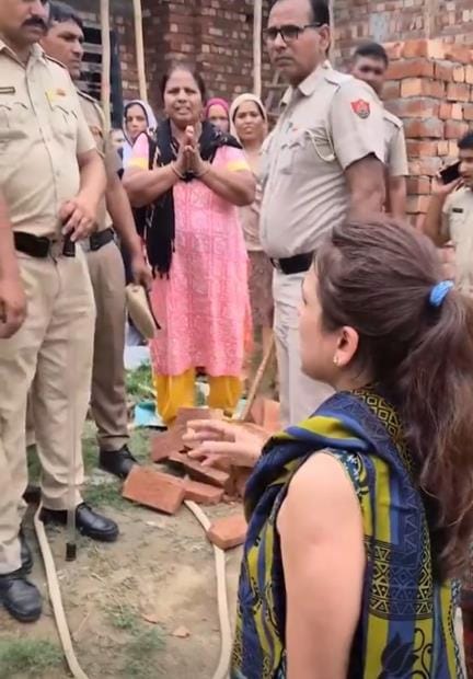 DTP demolished 11 houses, women folded their hands, one fell unconscious